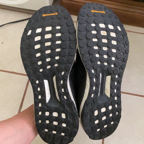 MEN’s Adidas SolarBoost size 9.5 (BLACK) - Picture 6 of 7